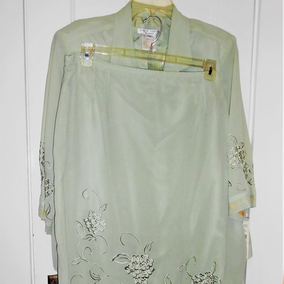 Woman's 2pc Blouse/Jacket & Skirt Set - Picture 3 of 16